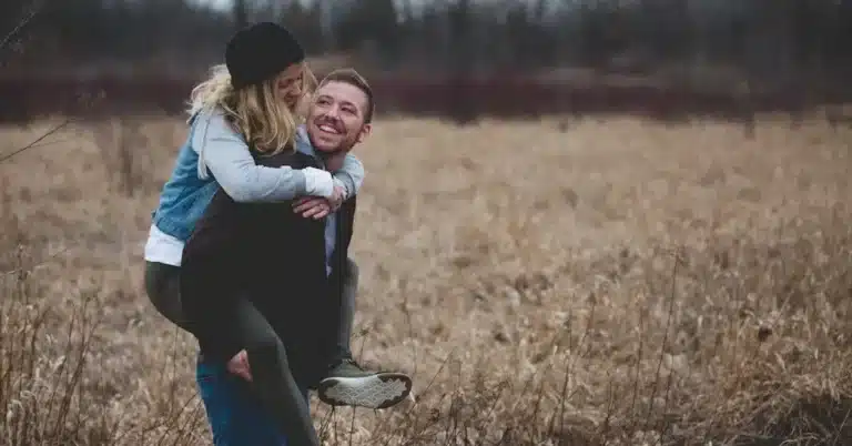 12 Romantic Couple Drawing Reference Poses You’ll Want to Try Right Now 1 pexels josh willink 11499 853406