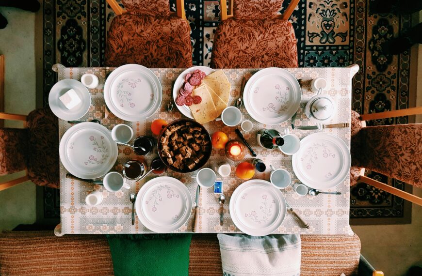 15 Kitchen Table Drawing References – From Cozy Scenes to Modern Designs